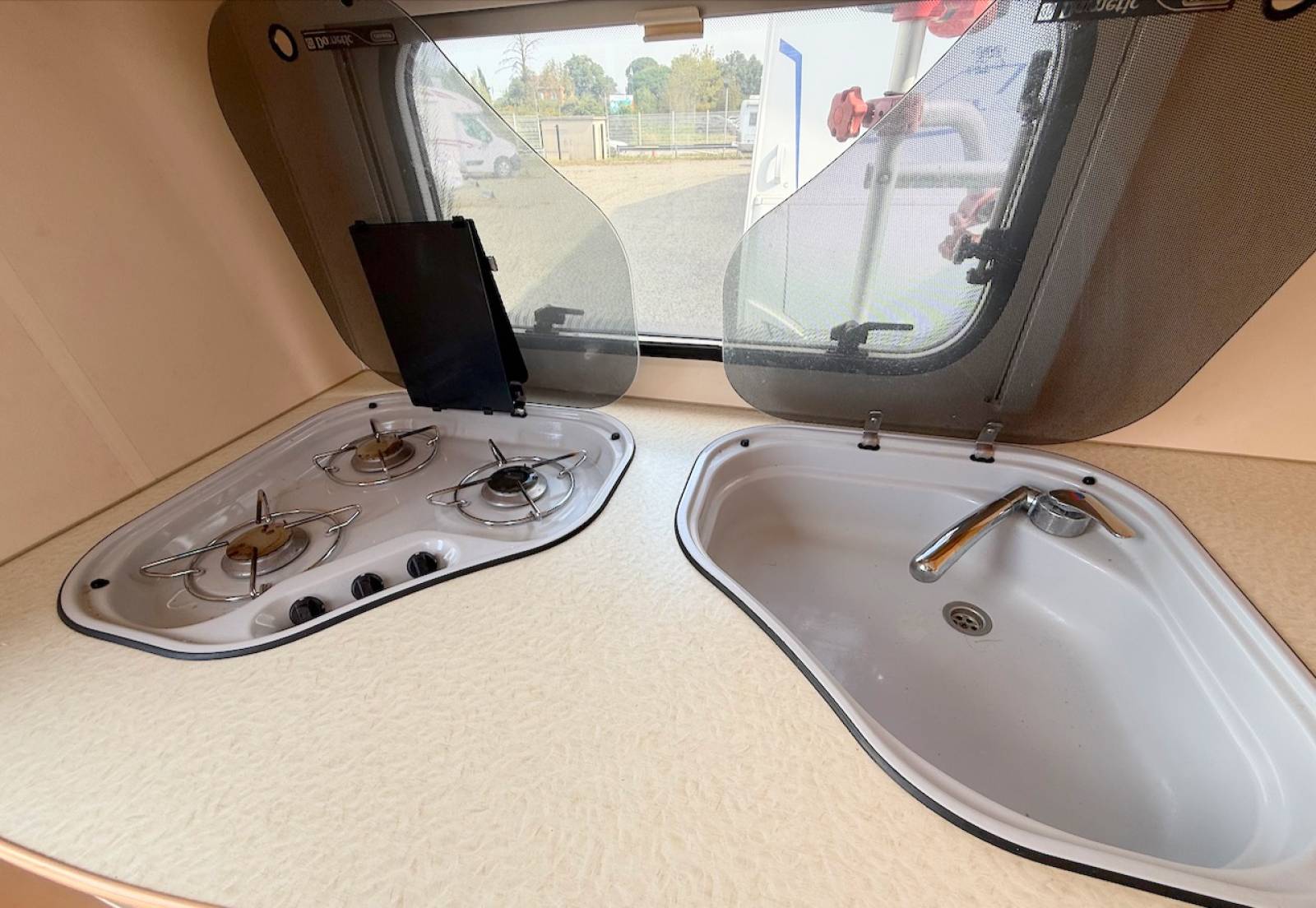 Sterckeman Novastar 500CP – Klimatisierter Wohnwagen 4 Plätze – Bild 6