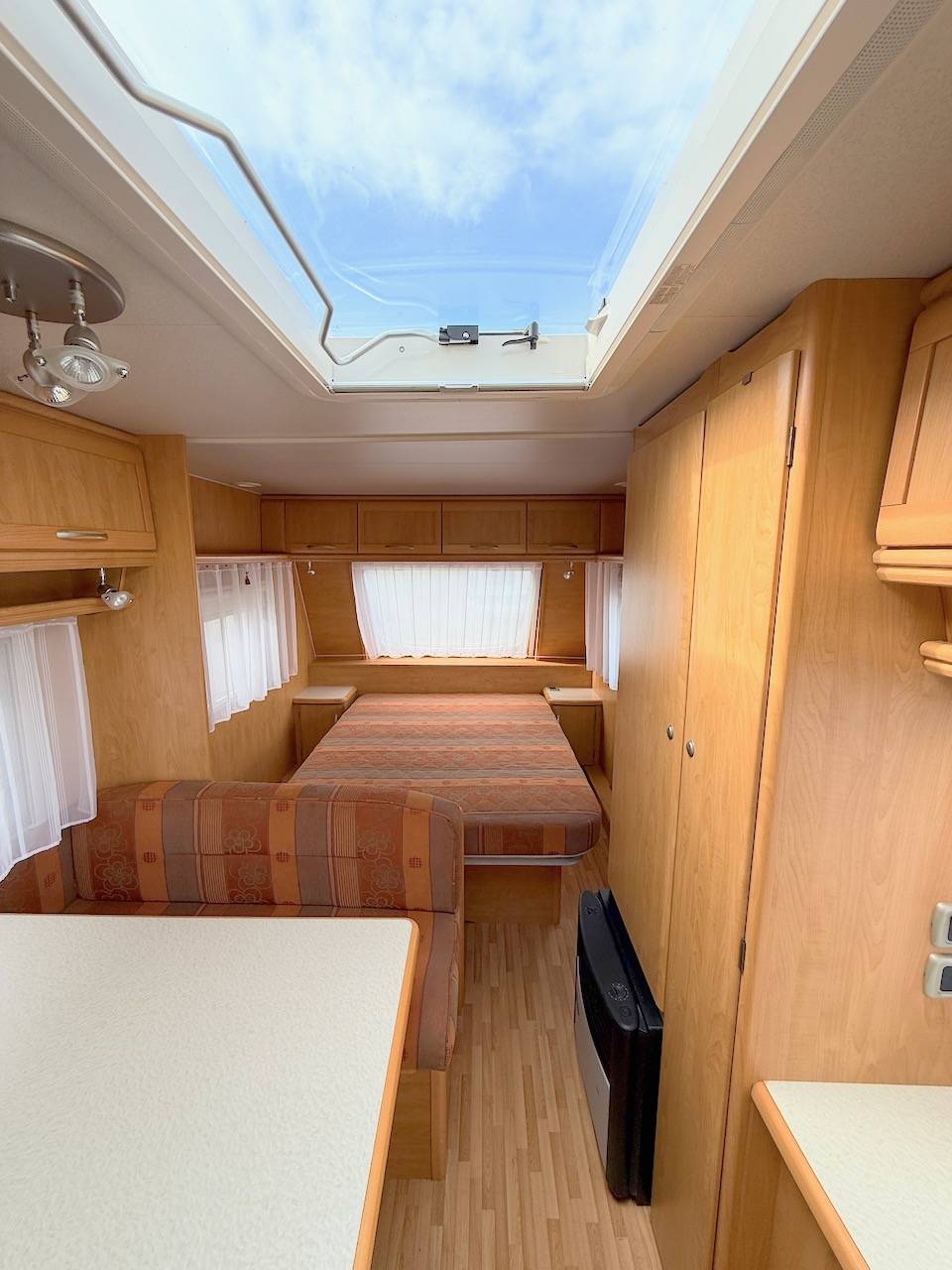 Sterckeman Novastar 500CP – Klimatisierter Wohnwagen 4 Plätze – Bild 2